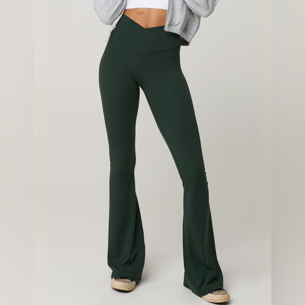NWOT Aerie offline real me crossover flare leggings